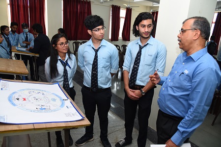 Poster-Presentation-on-AI-machine-learning-Development-Operations-Data-Science-by-the-students-being-discussed