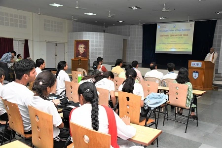 caption-2-Dr.-Ishwar-Bharadwaj_-Dean-Academic-Dev-Sanskriti-Vishwavidyalaya-addressing-the-students
